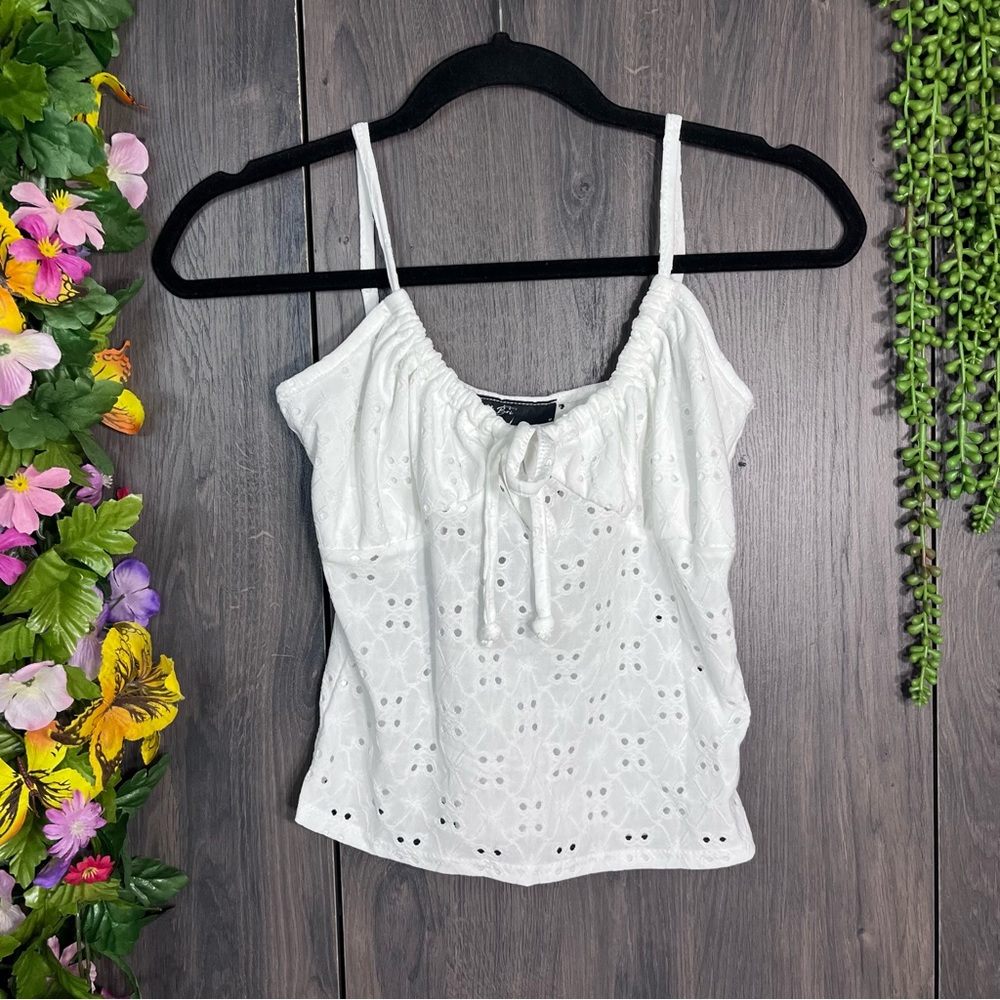 =🌼3/$30🌼NWT Brit + Bri White Eyelet Spaghetti Strap Top Size Medium
